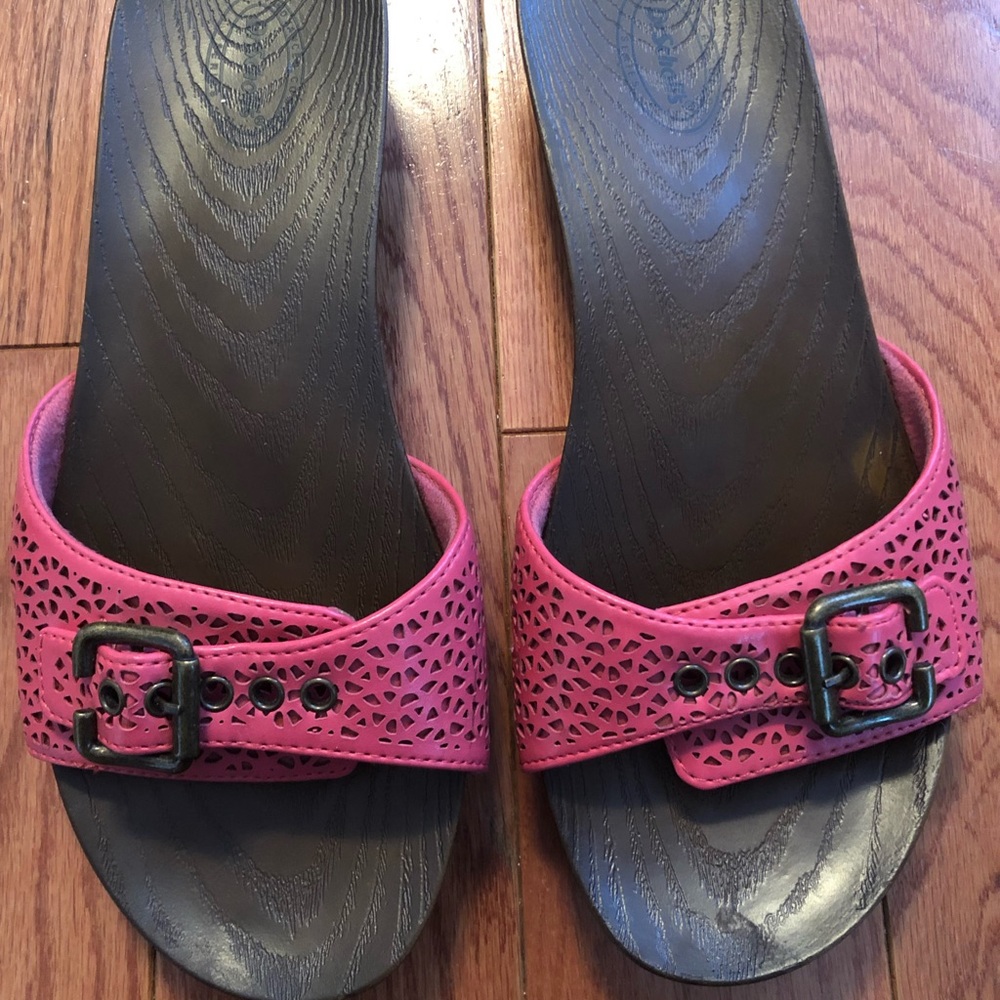 Sandal size 7 g fb or ladies